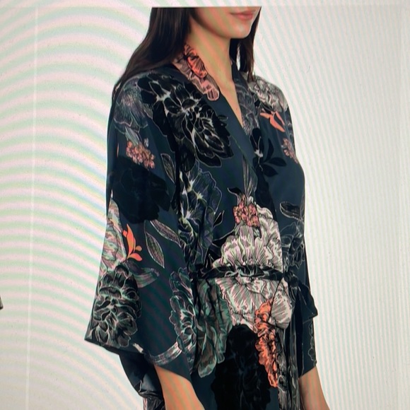 Midnight Bakery Floral print Robe and Pajama set - Picture 2 of 12